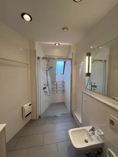 Exklusive 3,5-Zimmer Dachgeschosswohnung mit 2 Balkonen am Ludwigkirchplatz — photo 1